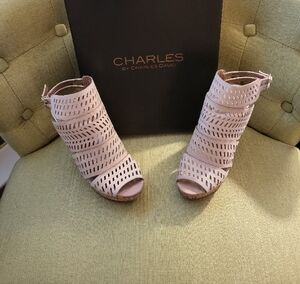 Charles by Charles David Women's Cream Heeled Sandals